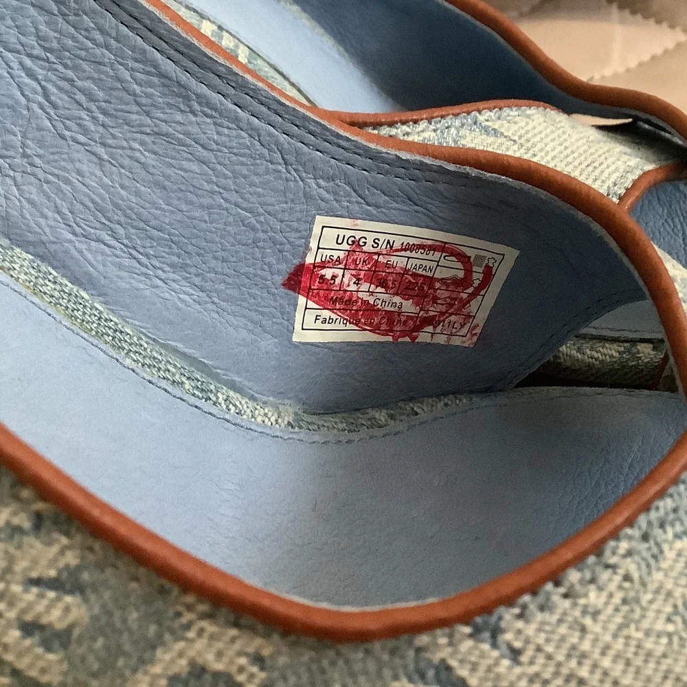 FINAL SALE! New UGG Hazel Blue Denim Logo Wedge Sandals mismatch size 5 & 5.5 - Picture 11 of 15